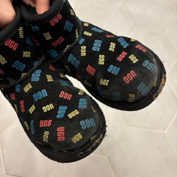 Kids UGG Boots - Picture 5 of 5